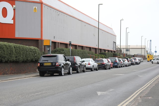 Dozens of vehicles queued for McDonald's and the recycling centre SUS-200306-141859001