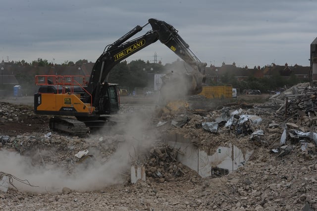 Demolition at the former British Sugar office site at Oundle Road EMN-200406-163230009