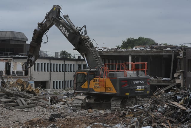Demolition at the former British Sugar office site at Oundle Road EMN-200406-163241009