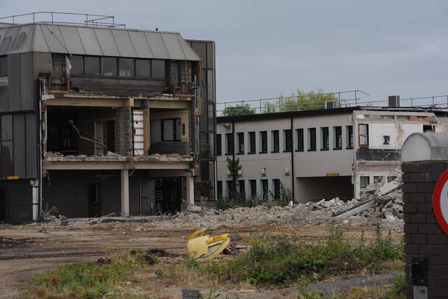 Demolition at the former British Sugar office site at Oundle Road EMN-200406-163133009