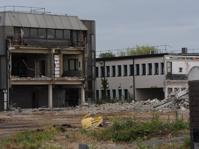Demolition at the former British Sugar office site at Oundle Road EMN-200406-163133009