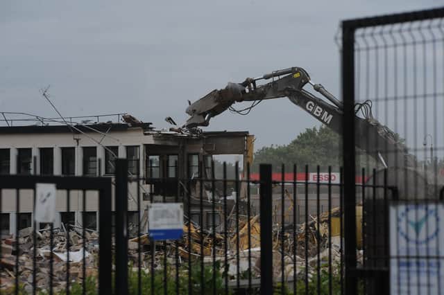 Demolition at the former British Sugar office site at Oundle Road EMN-200406-163144009
