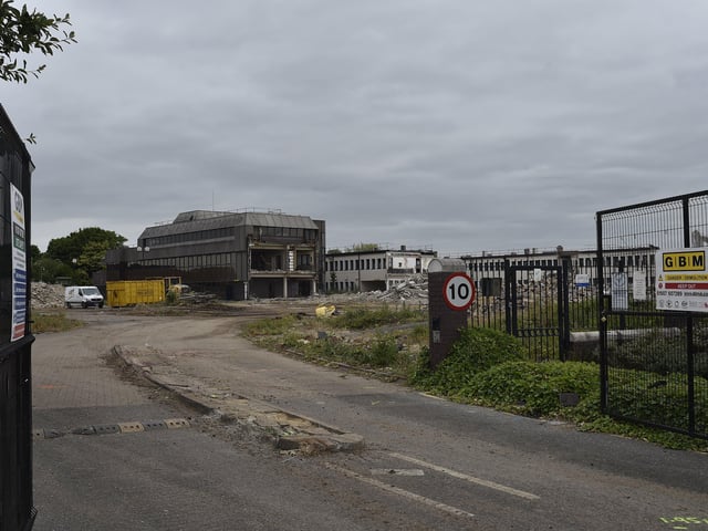 Demolition at the former British Sugar office site at Oundle Road EMN-200406-163110009