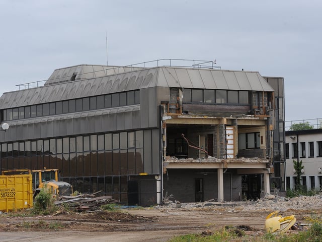 Demolition at the former British Sugar office site at Oundle Road EMN-200406-163121009