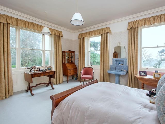 The master bedroom has an ensuite