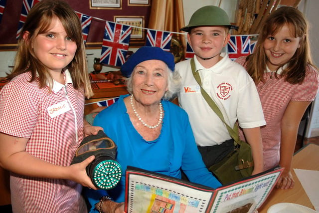 Dame Vera Lynn at English Martyrs Catholic Primary School in Worthing with pupils, Jazmin Compton, William Newnham  and Chantelle Carman. Photo by Gerald Thompson