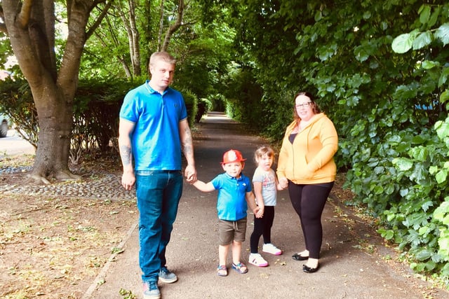 A family go for a stroll in Grimsbury, Banbury. Pictured: Mother, Katie Ward, and father, Luke Murfin, with their children Lilly-Mai and Bailey. (photo byTila Rodriguez Past)