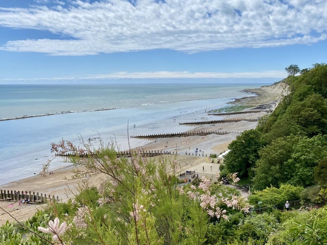 Low tide at Holywell beach, by Carrie Blunden. SUS-200617-112353001