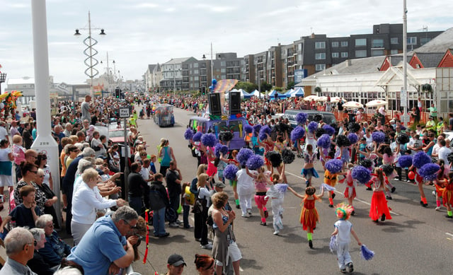 Crowds line the streets for the return of Bognor Regis Carnival in 2009. Picture: Louise Adams C091018