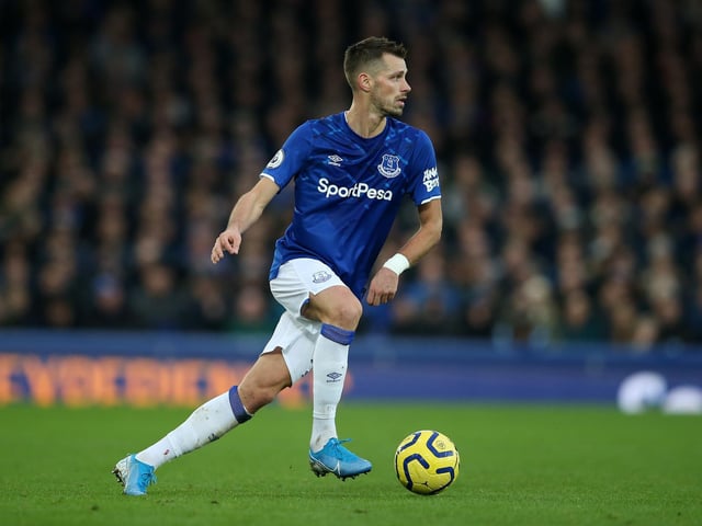 Everton and France midfielder Morgan Schneiderlin is set to leave Goodison Park after passing a medical at French Ligue 1 side Nice. (Sky Sports)