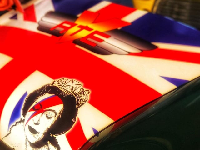 The Queen gets the Aladdin Sane treatment here ...