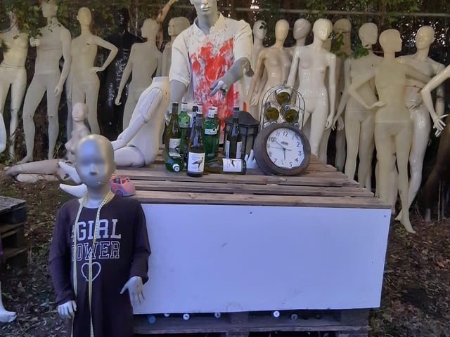 Mannakin's Halloween Safari has plenty of creepy scenes. EMN-211010-192054001
