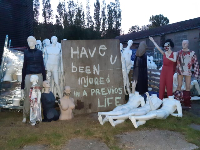 'Have you been injured in a previous life?' ask the mannaquins...? EMN-211010-192040001