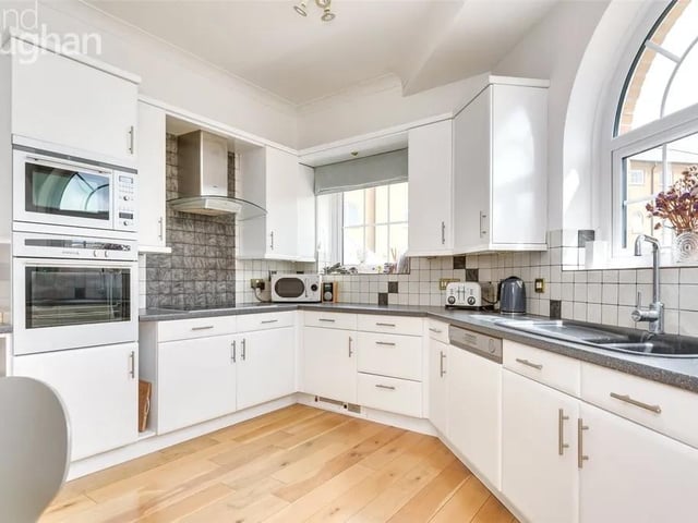 Four bedroom, end terrace, waterside house at Trafalgar Gate, The Strand, Brighton Marina