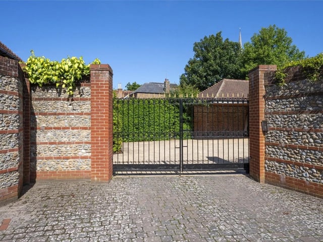 Seven bedroom detached house in West Pallant, Chichester