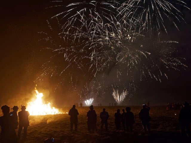 Northiam Bonfire 2021. SUS-211210-094040001