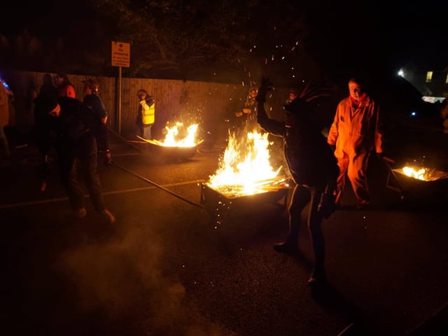 Northiam Bonfire 2021. SUS-211210-093938001