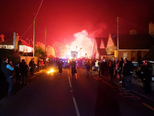 Northiam Bonfire 2021. SUS-211210-093948001