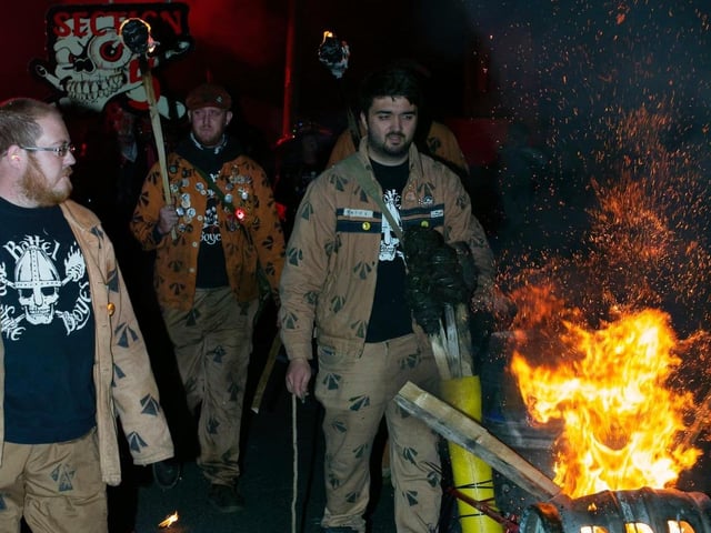 Northiam Bonfire 2021. SUS-211210-094141001