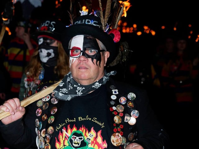 Northiam Bonfire 2021. SUS-211210-093928001