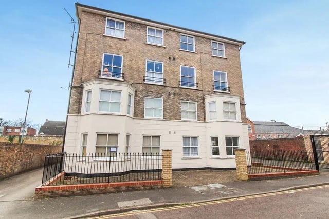 This 1-bed ground floor apartment has 50% shared ownership and allocated parking