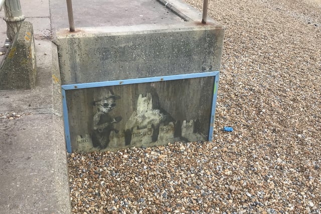 The mural is painted on the back of steps leading down to beach 44 in St Leonards SUS-211018-131224001
