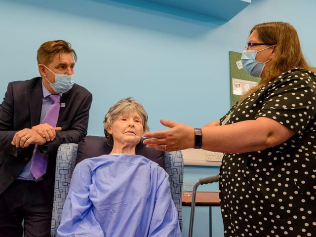 Mayor Dr Nik Johnson visits the academy