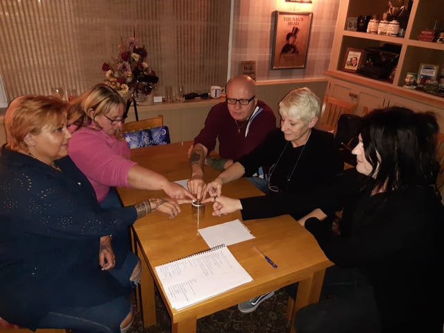 A seance at the Kings Head pub, Horncastle. EMN-211020-092143001