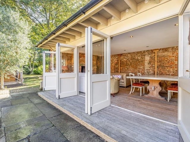The detached garden room.