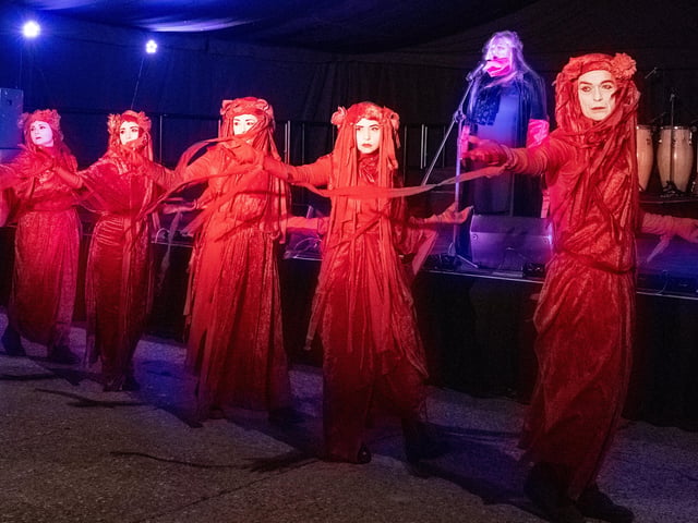 Juiet Russell with XR's Red Rebels Stade Open Space hastings Story Telling Festival 23.10.21 SUS-211026-102156001