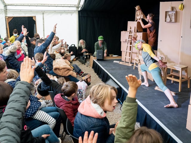 Hastings Story Telling Festival Childrens story telling Day and Parade The Stade 24.10.21 SUS-211026-102843001