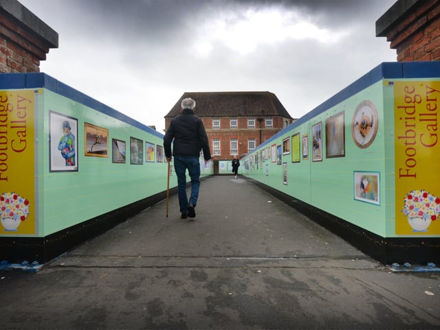 The Footbridge Gallery at Bexhill Railway Station. SUS-211026-151428001