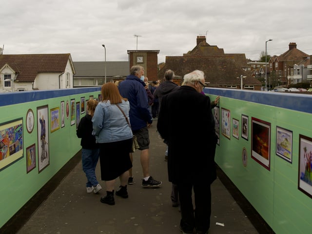 Members of the public view the gallery. Photo©2021 G.Crouch SouthCoastSquared. SUS-211027-091236001