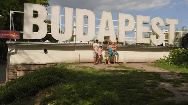 The Lingards in Budapest. EMN-211028-105206001