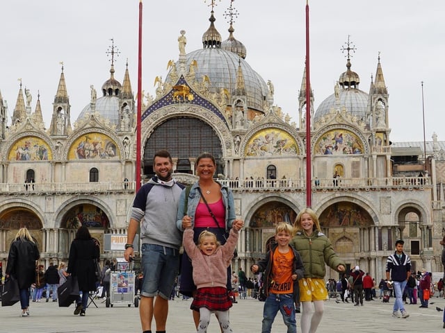 The Lingards in Venice. EMN-211028-105256001