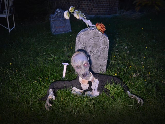 Helloween house in Ponswood Road, St Leonards, that's raising money for the RNLI. SUS-211029-073407001