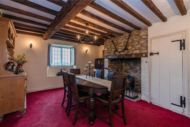 Dining room area inside St Patrick's Cottage in Aynho near Banbury (Image from Rightmove)