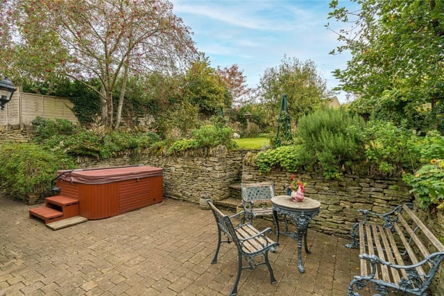 Rear garden view of St Patrick's Cottage in Aynho (Image from Rightmove)