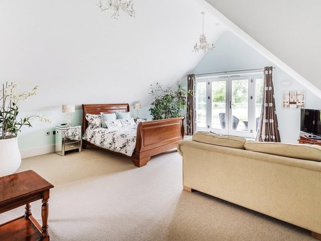 Roundstreet Common, Billingshurst, from Zoopla