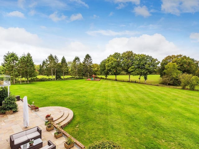 Roundstreet Common, Billingshurst, from Zoopla