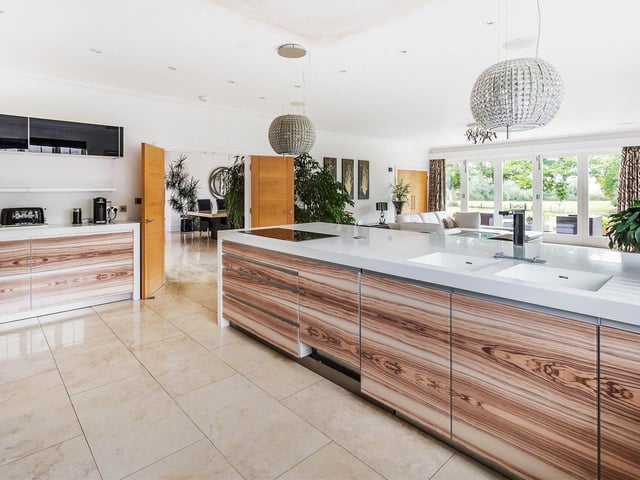 Roundstreet Common, Billingshurst, from Zoopla