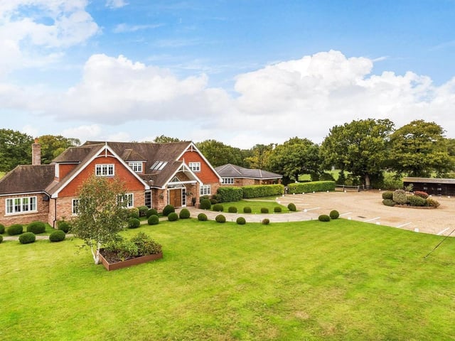 Roundstreet Common, Billingshurst, from Zoopla