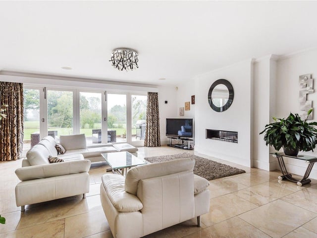 Roundstreet Common, Billingshurst, from Zoopla