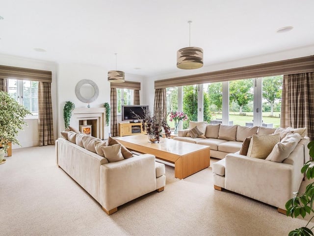 Roundstreet Common, Billingshurst, from Zoopla