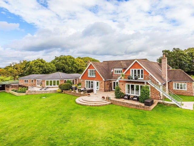 Roundstreet Common, Billingshurst, from Zoopla