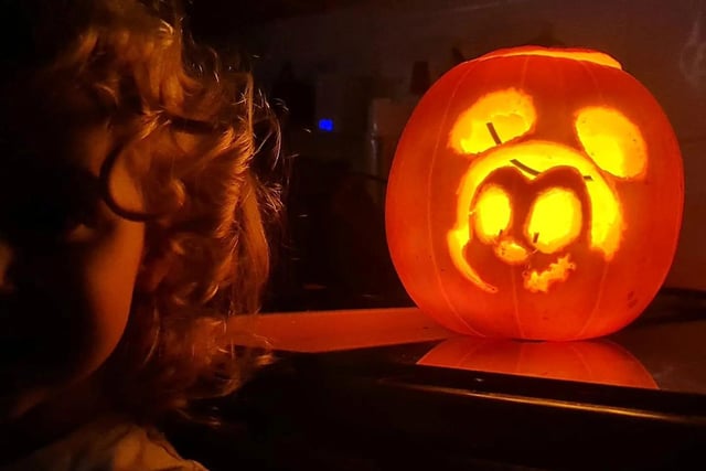 Lisa Gascoigne sent in another wonderful pumpkin, this marvelous Micky Mouse.
