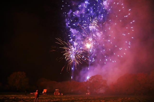 Ewhurst and Staplecross Bonfire on Oct 30 2021. Photo by Andrew Clifton SUS-210111-075314001