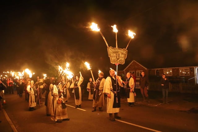Ewhurst and Staplecross Bonfire on Oct 30 2021. Photo by Andrew Clifton SUS-210111-075104001