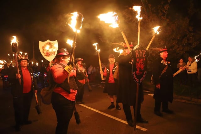 Ewhurst and Staplecross Bonfire on Oct 30 2021. Photo by Andrew Clifton SUS-210111-075124001