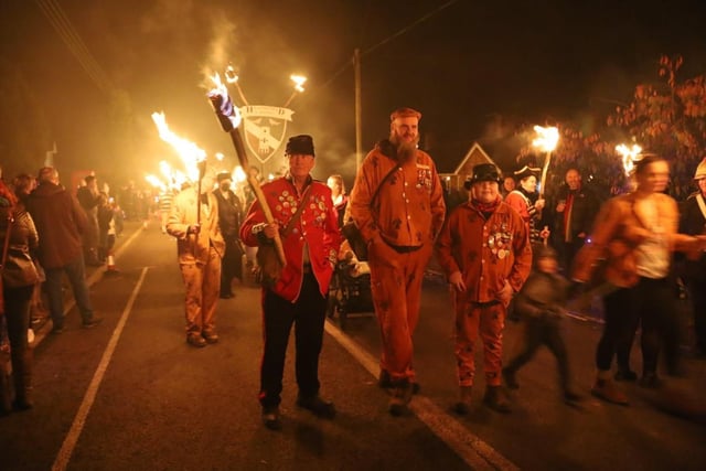 Ewhurst and Staplecross Bonfire on Oct 30 2021. Photo by Andrew Clifton SUS-210111-075034001